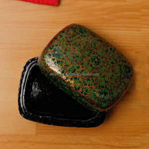 Boîte à bijoux en papier mâché peinte à la main de style vintage, boîte de rangement en papier artisanale, boîte cadeau florale - Product Image 1