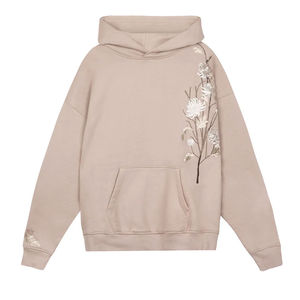 Sudadera clásica bordada hecha con materiales de calidad, que ofrece comodidad, calidez y estilo. - Product Image 1