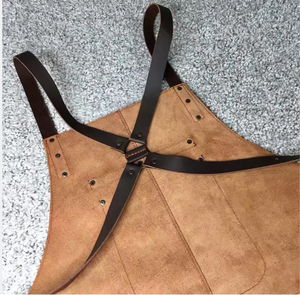 Tablier en cuir de vachette rouge de qualité supérieure, durable, pour barbecue, cuisine, chef, barista, avec poches, ajustement réglable - Product Image 1