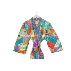 Veste Kantha vintage décontractée pour femme, séchage rapide, col en V, robe kimono, rembourrage en coton fait main, motif floral, cadeau idéal pour maman - Product Image 4