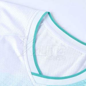 Ensemble d'uniformes de football en gros, tailles et couleurs personnalisables, logos et numéros personnalisés pour clubs et écoles - Product Image 4