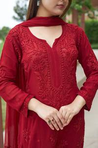Conjunto de Salwar Kameez de Georgette Rojo Bordado, Corte Holgado, Midi, Traje Tradicional Indio-Pakistaní para Fiesta o Boda - Product Image 4