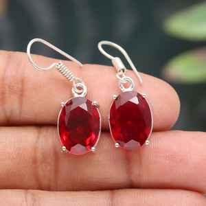 Pendientes de Plata de Ley 925 con Granate de Mozambique, Color Rojo, Forma Ovalada, Gema Solitaria - Product Image 1