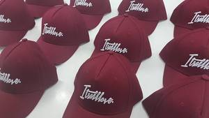 Fabricante de Gorras de Béisbol al por Mayor que Ofrece Servicio de Impresión Personalizada por Serigrafía, Sublimación y Transferencia, con Etiqueta Privada 100% - Product Image 4