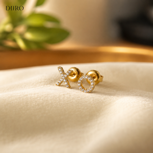 Pendientes de Letra con Baño de Oro Amarillo de 18K, con Diamante de Corte Redondo y Moissanita - Regalo de Aniversario para Mujer - Product Image 5