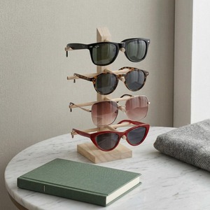 Support de lunettes en bois très demandé pour la présentation et le rangement sécurisé de collections de lunettes de soleil, disponible à la vente - Product Image 2