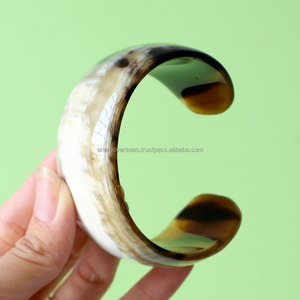 กำไลข้อมือเขาควายขัดเงาสำหรับผู้หญิงเครื่องประดับแฟชั่นที่ยั่งยืน - Product Image 2