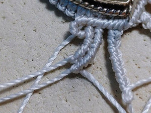 Colgante de Cuarzo Rutilado Dorado con Macramé, Collar Tejido a Mano Color Crema, Forma de Bola de Bambú Budista, Aleación de Zinc, Joyería Clásica de Lujo - Product Image 2