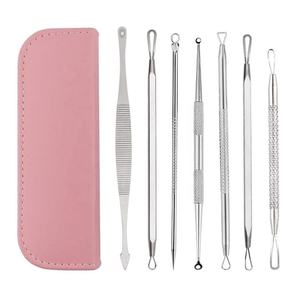 Kit de 7 outils pour éliminer les points noirs et les comédons avec étui en cuir - Product Image 1