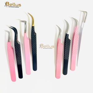 Pince à cils professionnelle Bellus International 45 90, pointe en fibre lisse courbée, durable, en acier inoxydable, prise en main solide - Product Image 1