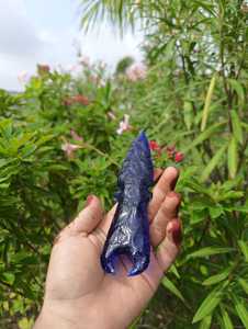 มีดปลายลูกศรทำมือ พกพาสะดวก พรีเมียม ทำจากแก้วออบซิเดียนสีน้ำเงิน ประดับอัญมณี แกะสลักลาย กัจราฏ ฮีลลิ่ง เฟิงชุ่ย สำหรับตกแต่งบ้าน - Product Image 4