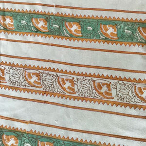 Tela de algodón estampada a mano – Diseño tradicional de rayas y bordes |   Textil Indio Verde y Marrón - Product Image 1