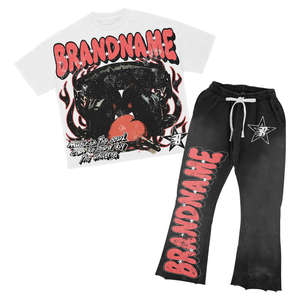 T-shirt et pantalon de survêtement pour homme, personnalisables, respirants, en maille, imprimés numériquement, style streetwear, avec motifs graphiques audacieux et manches rayées, 100% coton - Product Image 2