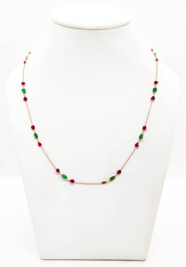 Collier en or jaune massif 18 carats avec rubis et émeraudes naturels, chaîne sertie de pierres précieuses rouges et vertes alternées - Product Image 3