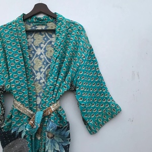 Nouvelle arrivée, veste longue matelassée Kantha, pur coton, faite à la main, manches chauve-souris brodées, col en V, motif floral, écologique, pour femmes - Product Image 4