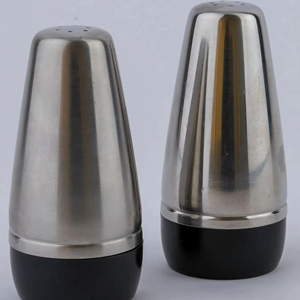 Salière et poivrière en métal argenté, accessoire élégant pour table à manger, parfait pour la maison et les restaurants, vente en gros depuis l'Inde - Product Image 1