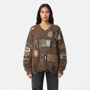 Pull en maille molletonnée pour femme, coupe ample, col en V, épaules tombantes, effet vieilli, broderie, avec logo frontal, hiver - Product Image 1