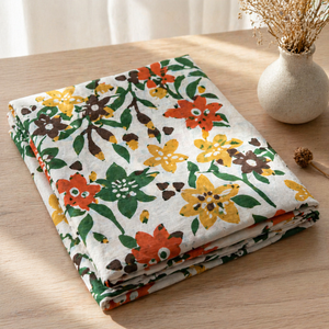 Tela de Punto de Algodón Peinado con Diseño Floral Multicolor sobre Base Blanca para Vestidos de Mujer y Niñas - Product Image 1