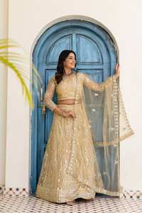 Lehenga Choli Tradicional con Bordado Intrincado, Tonos Ricos, Artesanía Atemporal, Material de Red de Mariposa Reciclado, para Fiestas de Mujeres - Product Image 2