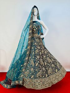 Style indien pakistanais femmes élégant lourd mariée mariage Lehenga Choli broderie travail velours complet Dupatta Blouse pour adultes - Product Image 2