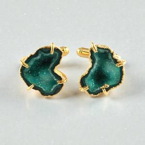 กระดุมข้อมือหินอาเกตสีเขียวเคลือบทองทำมือสำหรับผู้ชาย เครื่องประดับทำมือ - Product Image 1