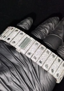 Reloj de Lujo Plateado con Incrustaciones de Diamantes Moissanite VVS, Números Romanos Rosados, Caja Cuadrada, Brazalete de Acero, Mecánico Personalizado para Hombre - Product Image 5