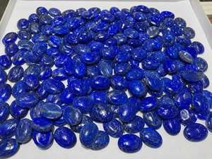 Cabochon ovale en lapis-lazuli bleu naturel, à dos plat, pierre précieuse bleue taille brillante pour la fabrication de bijoux, vente en gros - Product Image 1
