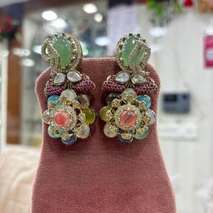 Pendientes Elegantes de Latón Dorado de Alta Calidad con Circonitas Brillantes, Estilo Fusion, para Mujer, Ideales para Fiestas y Eventos Nocturnos - Product Image 2