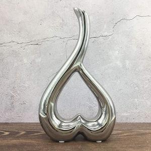 Jarrón de Lujo en Forma de Corazón Cromado |   Jarrón Escultural Hueco Contemporáneo para Decoración del Hogar - Product Image 4