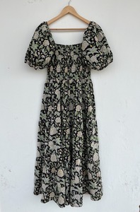 Robe longue d'été bohème pour femme, en coton noir à imprimé floral, avec corsage smocké et manches courtes, à volants – Fabricant de vêtements pour femmes - Product Image 5