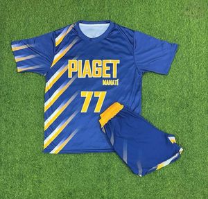 Ensemble complet d'uniformes de football personnalisés Rexfit sublimés, maillot blanc et bleu, short respirant en polyester, kit de football pour adultes avec fermeture éclair au col - Product Image 3