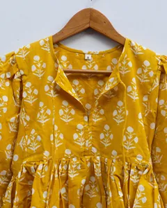 Vestido Mini Casual de Verano con Estampado Floral Amarillo Bohemio, Mangas Abullonadas de Algodón, Corte Holgado y Detalle de Lazo en el Cuello - Product Image 3