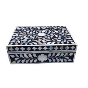 Boîte à bijoux en bois noir artisanale avec incrustation de nacre, motif floral, coffre de rangement - Product Image 1