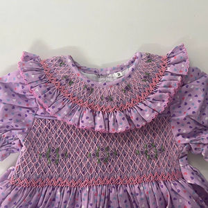 ชุดเดรสทรงเอสำหรับเด็ก ทำมือจากผ้าฝ้าย 100% แต่งสม็อค ลายเรขาคณิต ปักลายดอกไม้ แขนสั้น ติดกระดุมด้านหลัง - Product Image 1