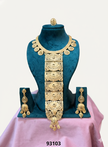 MOLL JEWELLERS - Juego de collar de lujo de aleación chapado en oro de 24 quilates para boda, con colgante de borlas en capas, pendientes a juego y anillo de circonita - Product Image 3