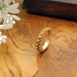 Anillo de banda con cuentas doradas para mujer, anillo texturizado con puntos, estilo minimalista |   Joyería de Moda al por Mayor - Product Image 3