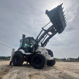 Chargeuse compacte sur pneus diesel Hidromek avec pelle rétrocaveuse intégrée - Product Image 5