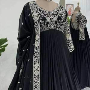 2025ชุดเดรสสไตล์ปากีสถานแบบพิเศษสำหรับปาร์ตี้ซาลวาร์คาเมซใส่สบายระบายอากาศได้ดี - Product Image 2
