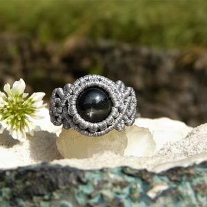 Anillo Ajustable de Obsidiana Negra Hecho a Mano con Macramé, Estilo Boho, con Piedra Preciosa, Cordón Gris, Joyería Artesanal de Cristal, Certificado IGI, Estilo Náutico - Product Image 1