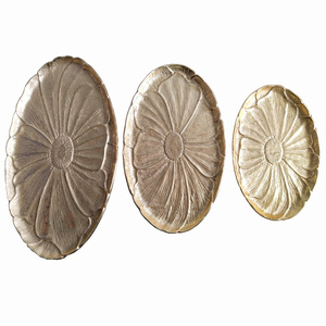 Bandeja de Servir de Latón Vintage con Acabado Dorado Antiguo, Plato Decorativo Hecho a Mano, Apto para Lavavajillas, de Grado Alimenticio, Elegante Organizador de Mesa - Product Image 3