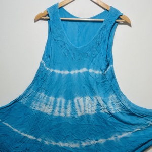 Tunique bohème sans manches pour femme, bleu ciel, tie-dye, avec col rond |   Robe décontractée ample et évasée pour l'été - Product Image 1