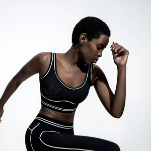 Haut court dos nageur noir pour femme avec bande contrastante latérale, extensible et respirant, idéal pour le yoga et le fitness - Product Image 1