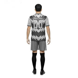 Nouvelle conception, haute qualité, ensemble uniforme de football 100 % polyester imprimé numériquement avec appliqué, col montant, logo avant et arrière, nom d'équipe personnalisé - Product Image 2