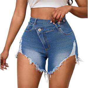 กางเกงยีนส์ขาสั้นผู้ชายเอวกลางยางยืด ดีไซน์เก๋ ทรงครอสโอเวอร์ ขาดๆ เซอร์ๆ สำหรับฤดูร้อน ขอบดิบ - Product Image 5