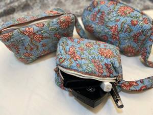 Ensemble de 3 trousses de maquillage matelassées, imprimées au bloc, en coton, faites à la main, cadeau pour elle, trousses de toilette et cosmétiques artisanales - Product Image 2