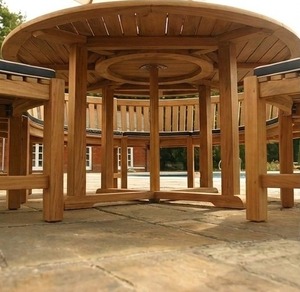 Ensemble de mobilier de restaurant extérieur en bois : table ronde, parasol, bancs de patio, mobilier de jardin pour café - Product Image 3