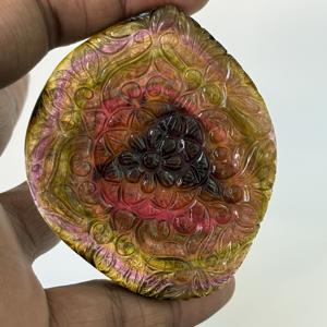 Tourmaline naturelle multicolore sculptée à la main, motif floral mandala, pierre précieuse en vrac, sculpture en tourmaline pour la création de bijoux, prix de gros - Product Image 3