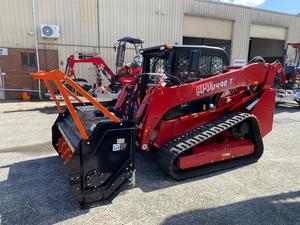Chargeuse compacte Kubota haut de gamme avec attache de broyeur forestier, tracteur compact haute performance pour le défrichement intensif - Product Image 6