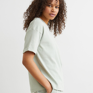 Conjunto de pijama de algodón suave tejido a medida al por mayor para mujer, camisa de manga larga y pantalones cortos, conjunto de pantalones cortos y camisa personalizados - Product Image 4