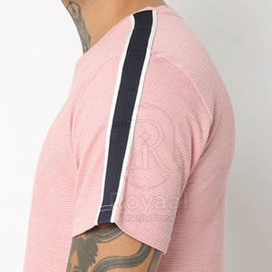 Camiseta de hombre al por mayor con logo personalizado impreso, 100% algodón, cuello redondo, corte holgado, servicio OEM personalizado, camiseta de color sólido para hombre - Product Image 5